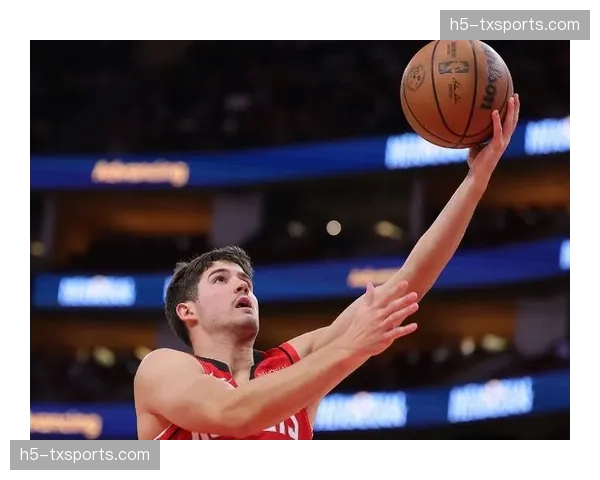 爵士105-125不敌火箭,遭遇客场失利 爵士105-125不敌火箭,遭遇客场失利