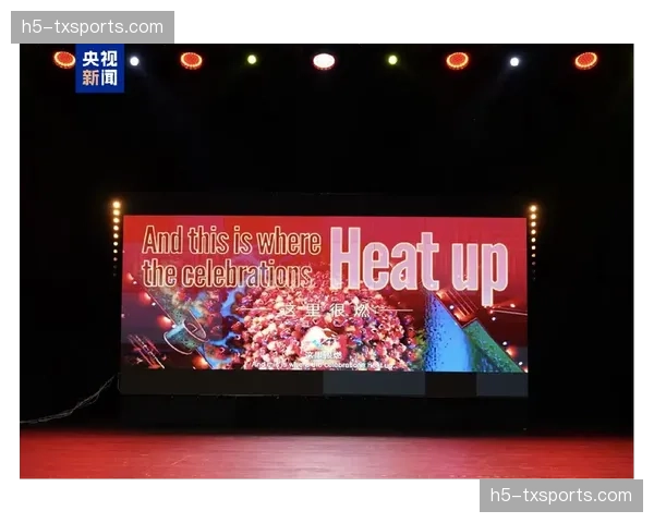 欧冠奖杯巡展抵达华沙,吸引数万波兰球迷参观 欧冠奖杯巡展抵达华沙,吸引数万波兰球迷参观