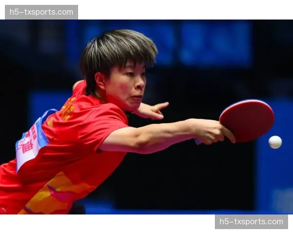 “幸运球”赠予小球迷,王艺迪展现暖心一幕 “幸运球”赠予小球迷,王艺迪展现暖心一幕